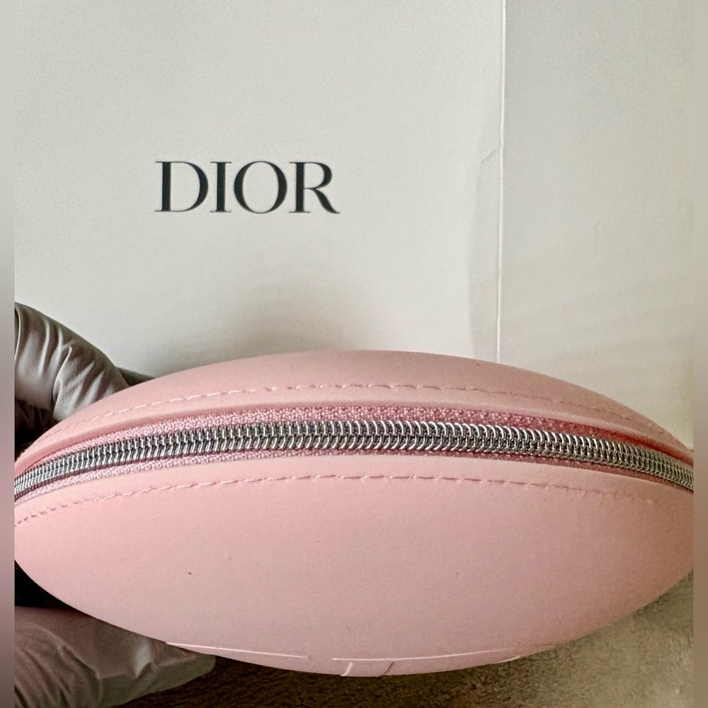 Dior Soft Pink Silicone Circular Case with box and Dior Zipper Pull Charm, NEW! - Picture 3 of 7